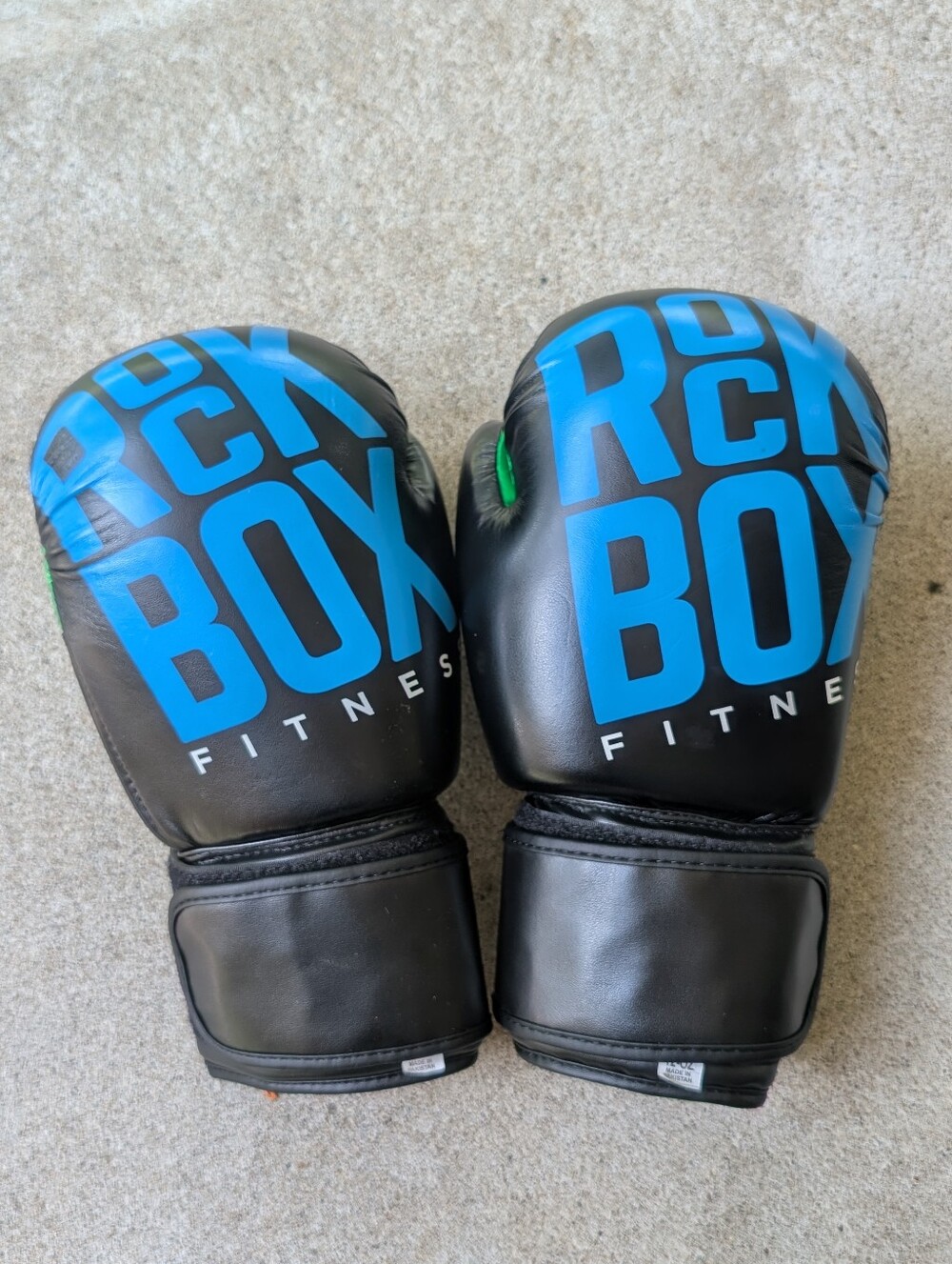 ROCK BOX 12OZ Boxing Gloves Black MD